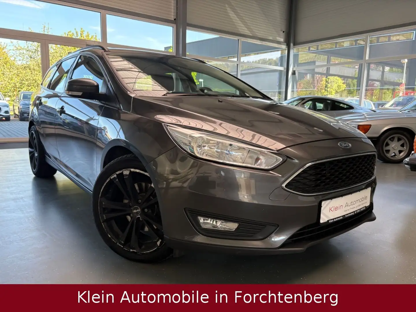 Ford Focus Turnier Business Navi PDC SHZ LM Tempomat Grau - 1