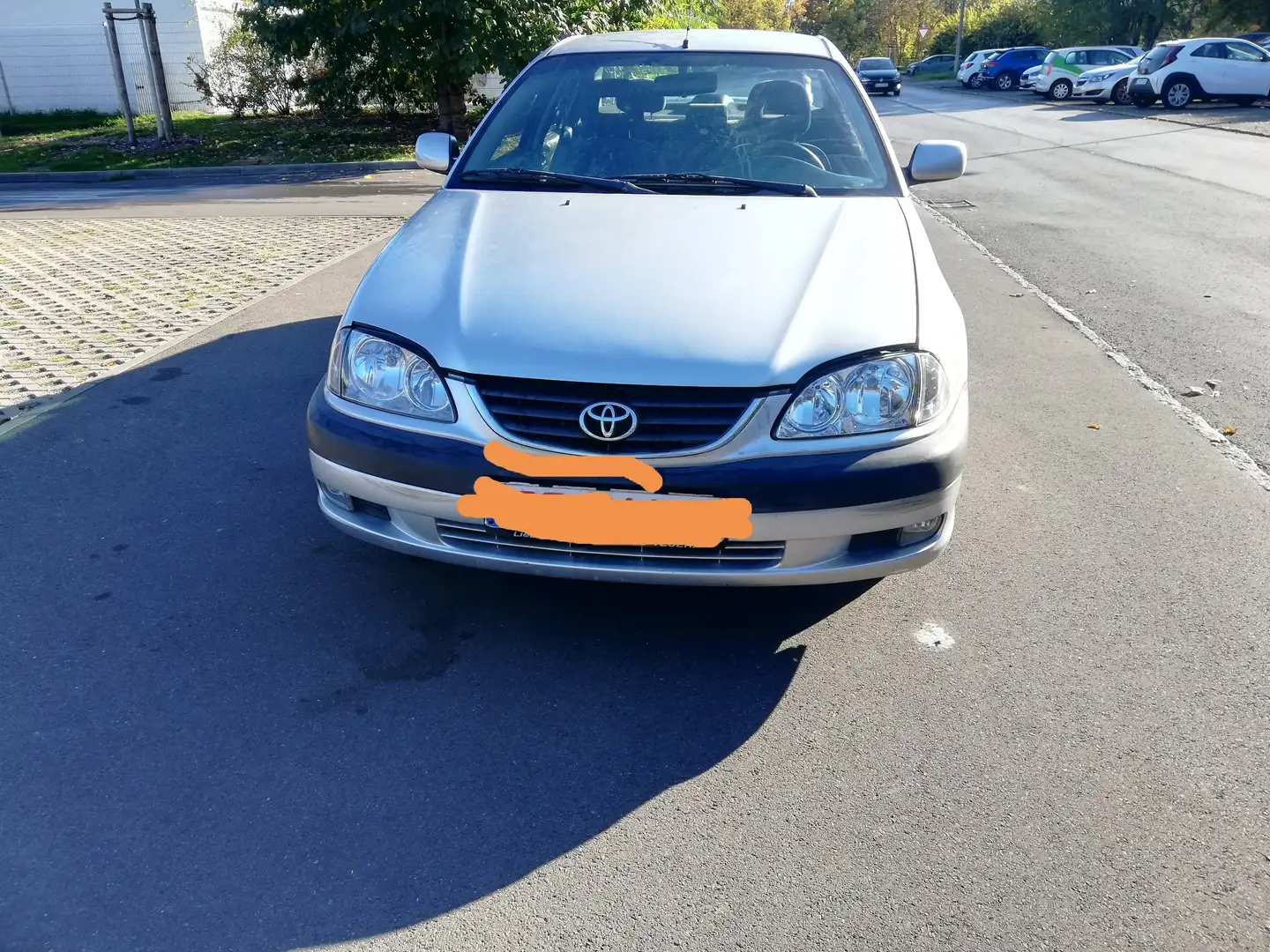 Toyota Avensis 2.0 linea sol Silber - 1