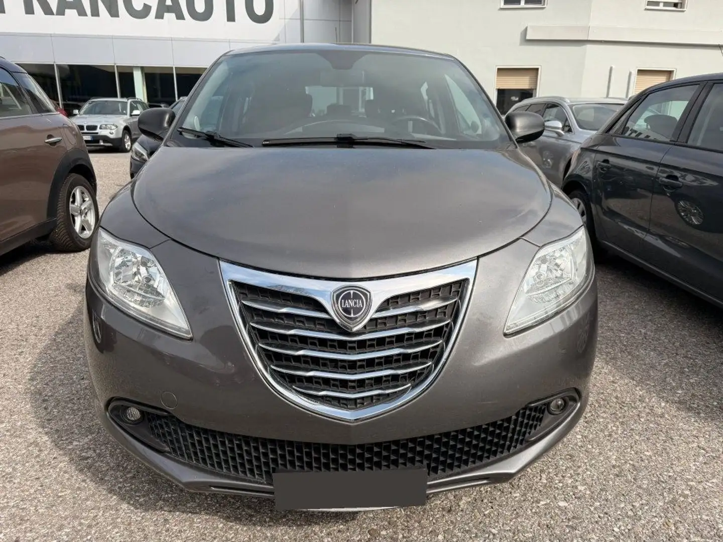 Lancia Ypsilon 1.3 MJT 16V 95 CV 5 porte S&S Platinum Grau - 2