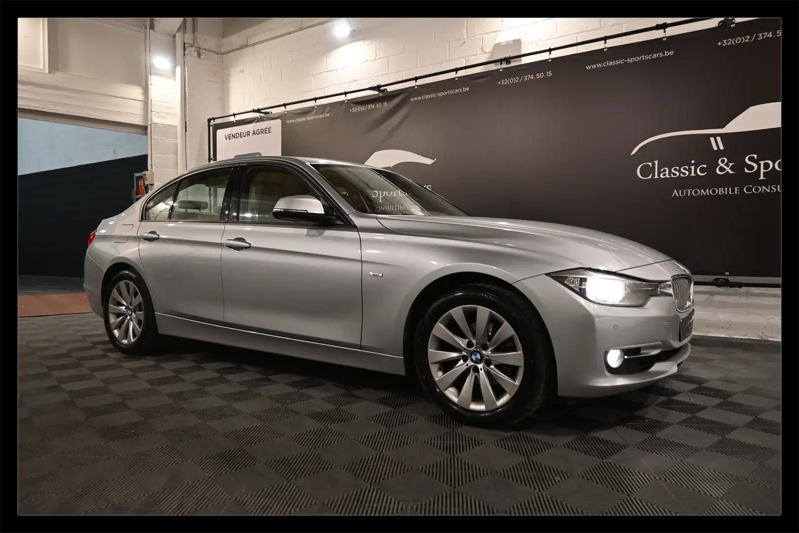 BMW 320 320iA AUTO / EURO 6b / CUIR / GPS NAVI / PDC Argent - 1