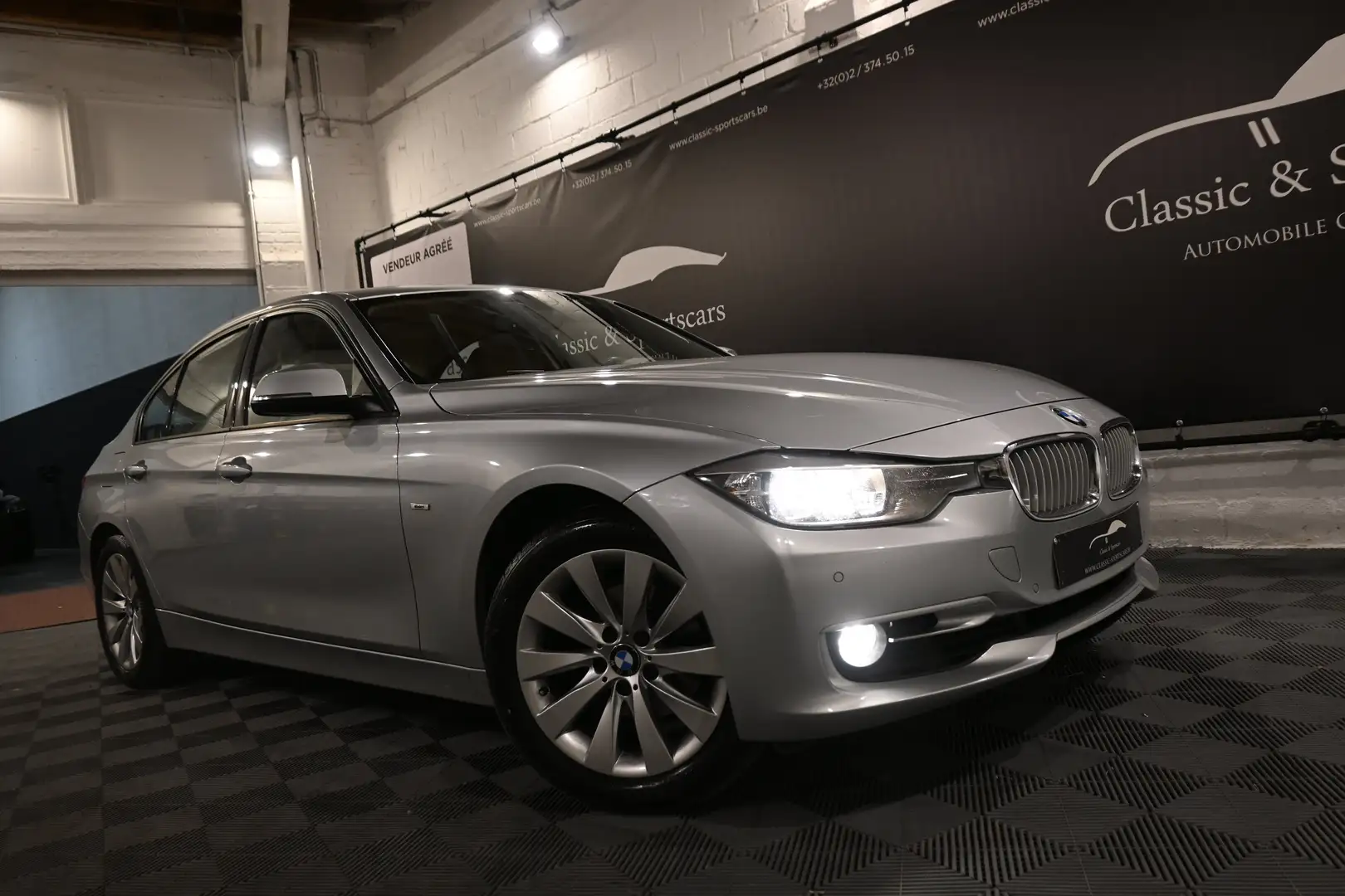 BMW 320 320iA AUTO / EURO 6b / CUIR / GPS NAVI / PDC Argent - 2