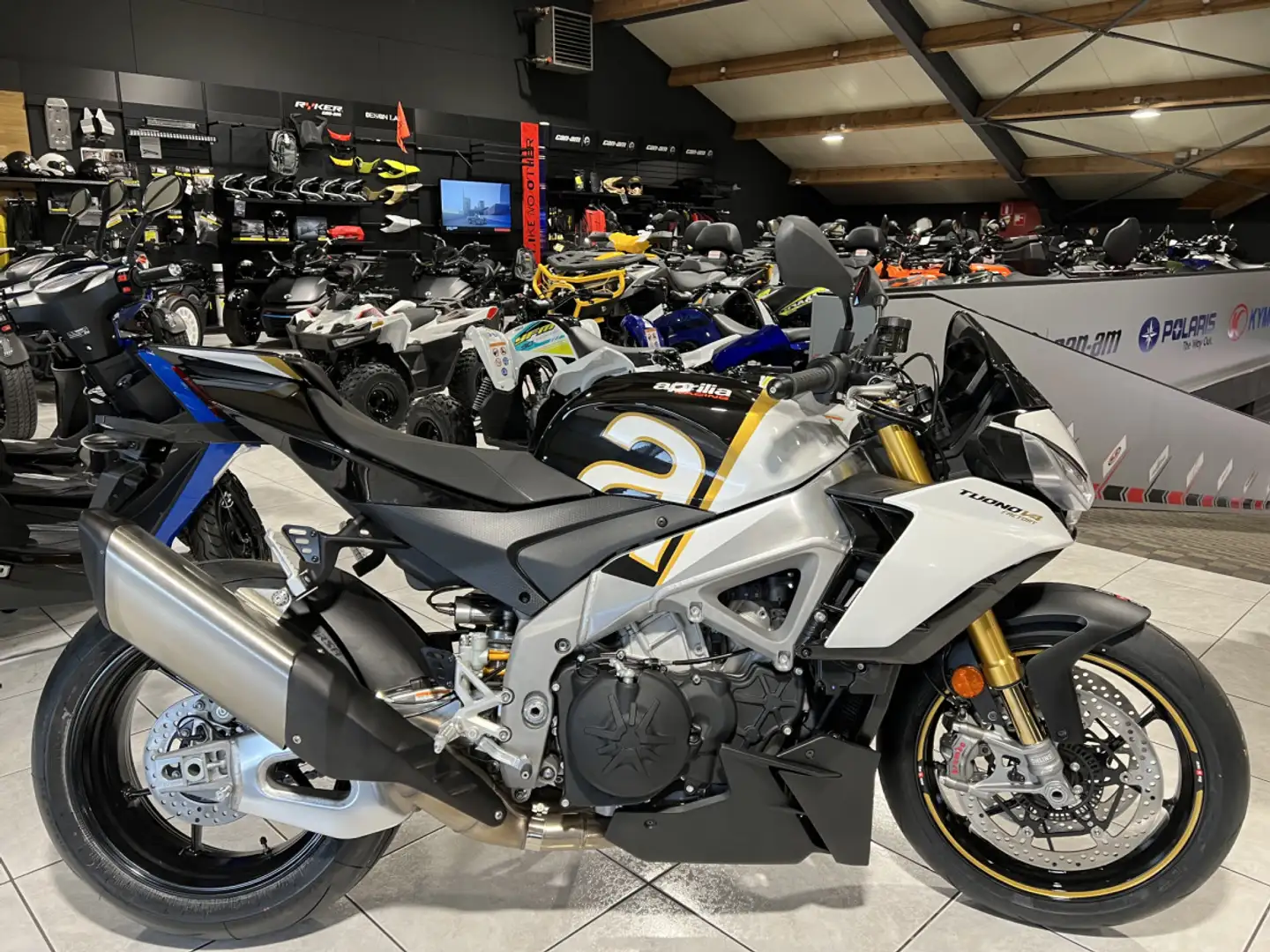 Aprilia Tuono 1100 FACTORY Ultra Gold 78KW Blanc - 1