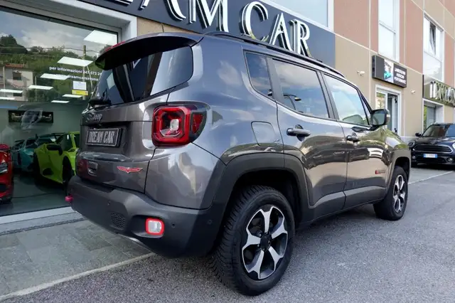 Jeep Renegade view 5