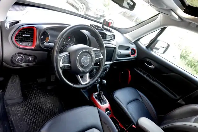 Jeep Renegade view 9