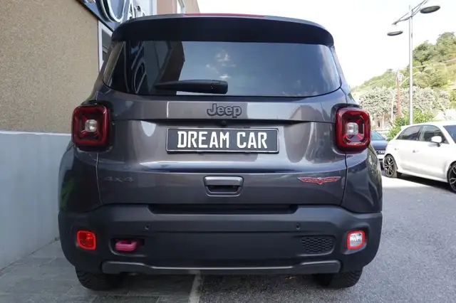 Jeep Renegade view 4