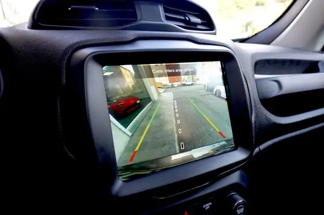 Jeep Renegade view 10