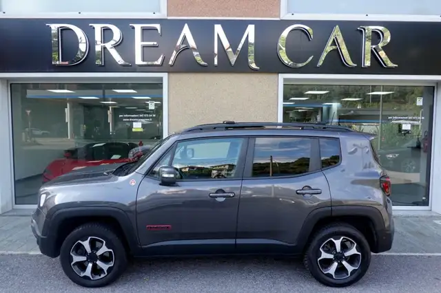 Jeep Renegade view 2