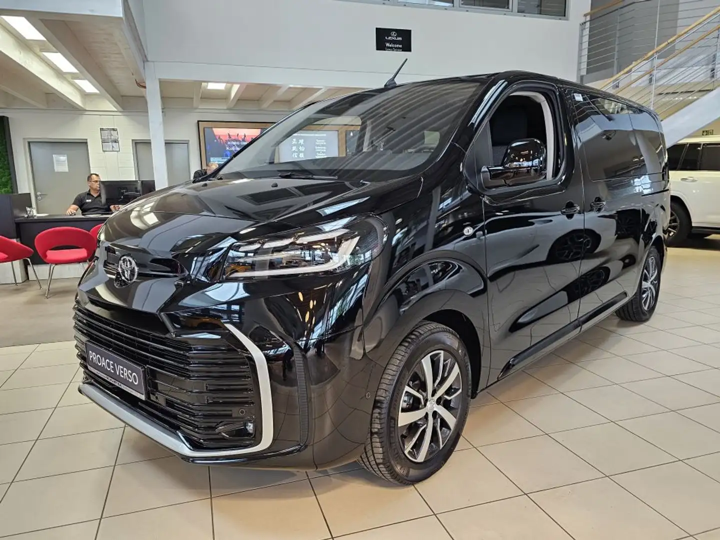 Toyota Proace Verso 2,0-l-D-4D L1 8-Sitzer Automatik Team D Schwarz - 2