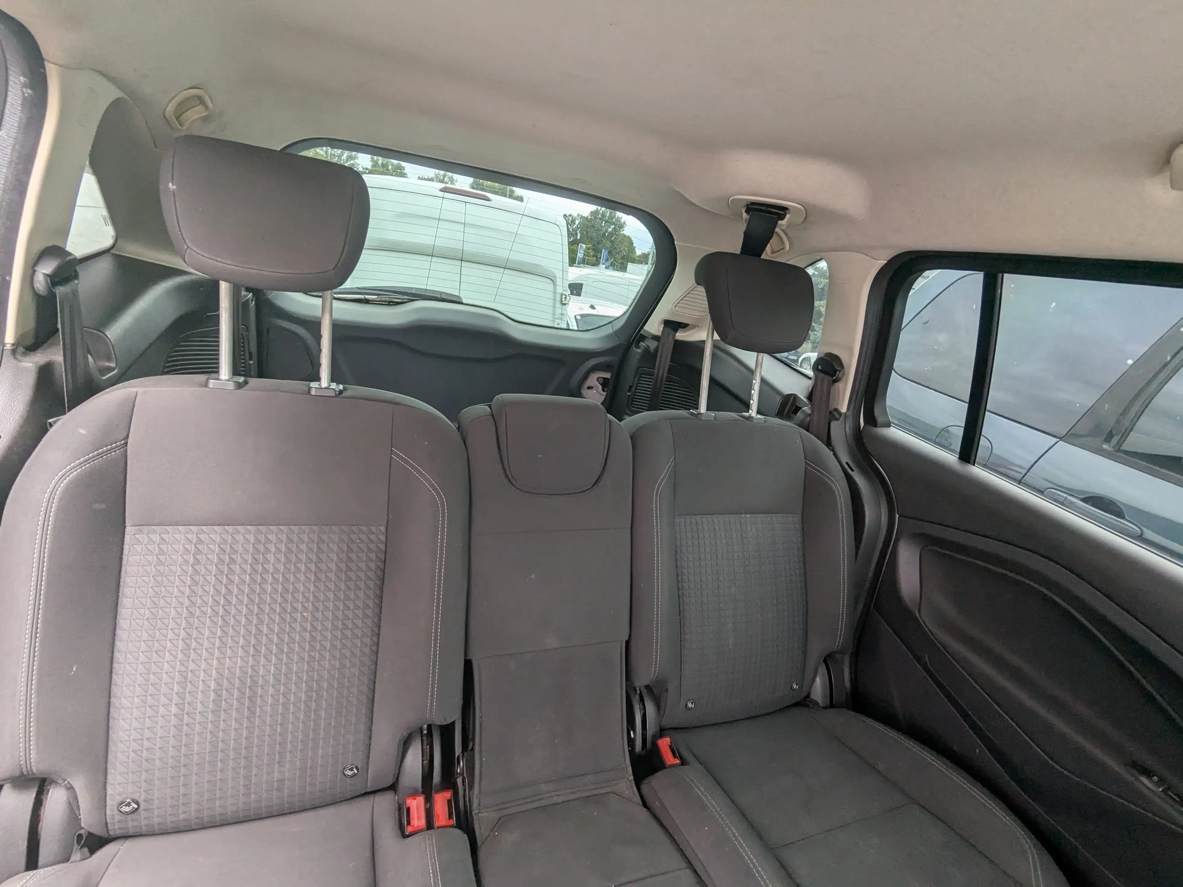 Ford Grand C-Max Trend — photo 6