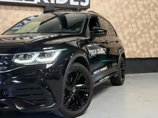 Volkswagen Tiguan view 2