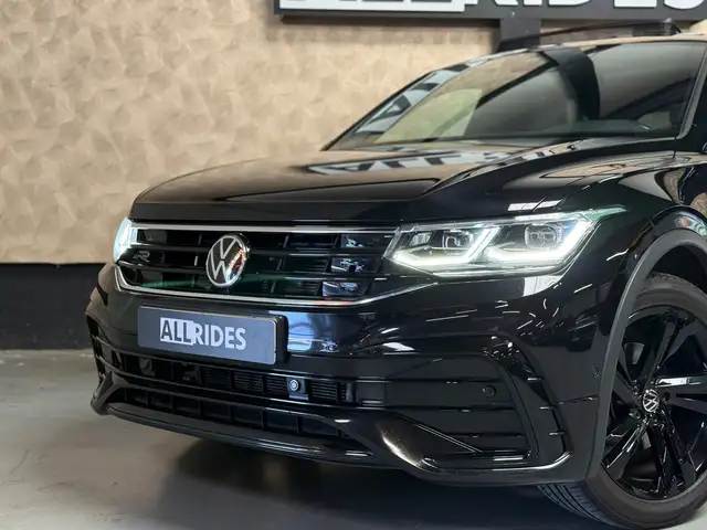 Volkswagen Tiguan view 3