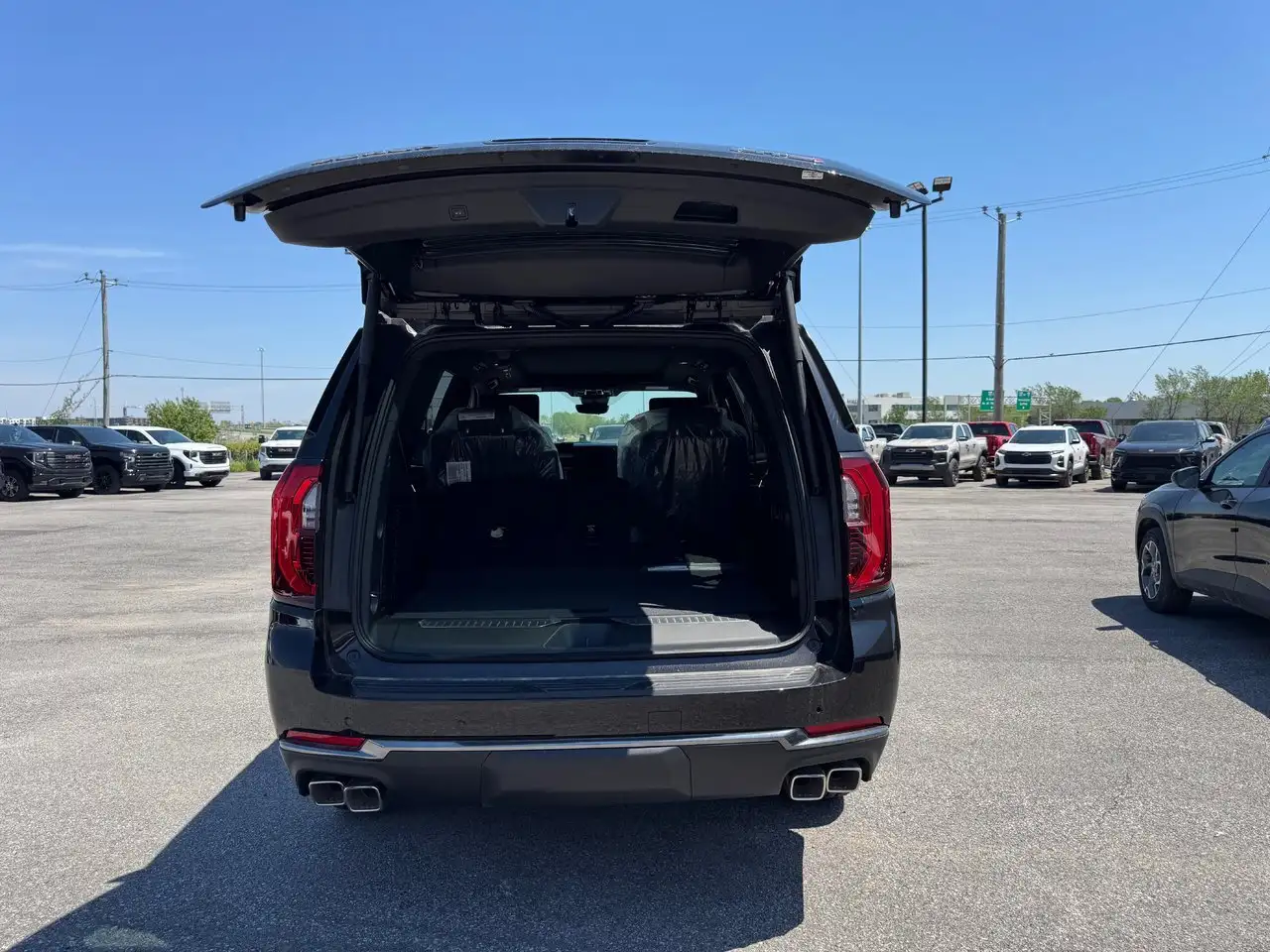 GMC Yukon снимка GMC Yukon