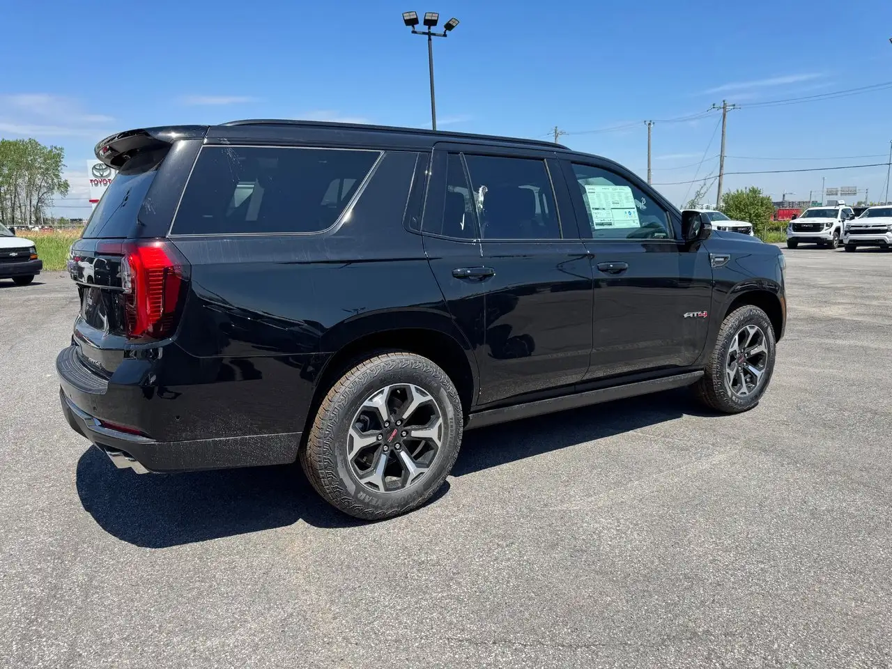GMC Yukon снимка GMC Yukon