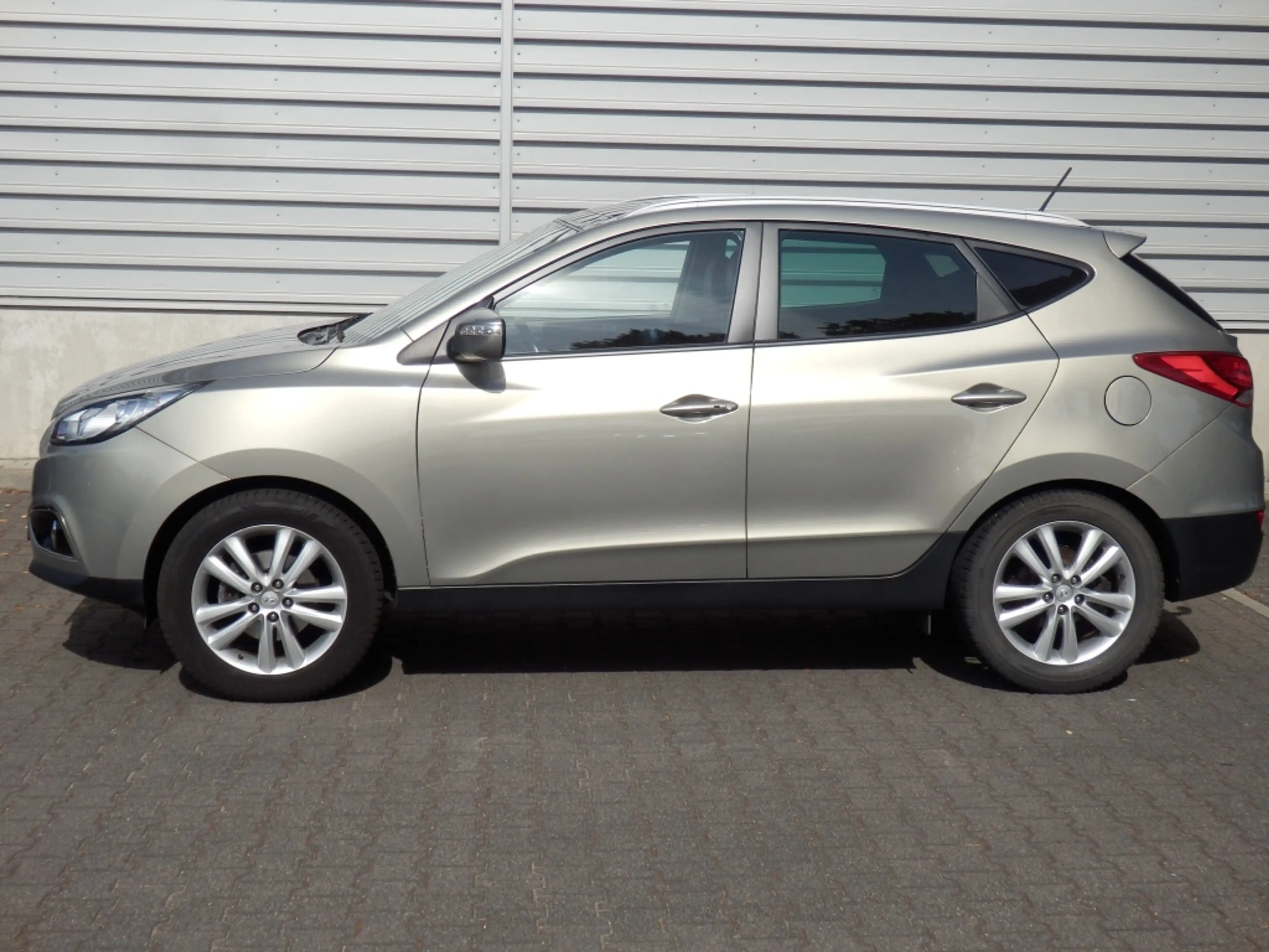 Hyundai iX35 2.0i 4WD i-Catcher — photo 2