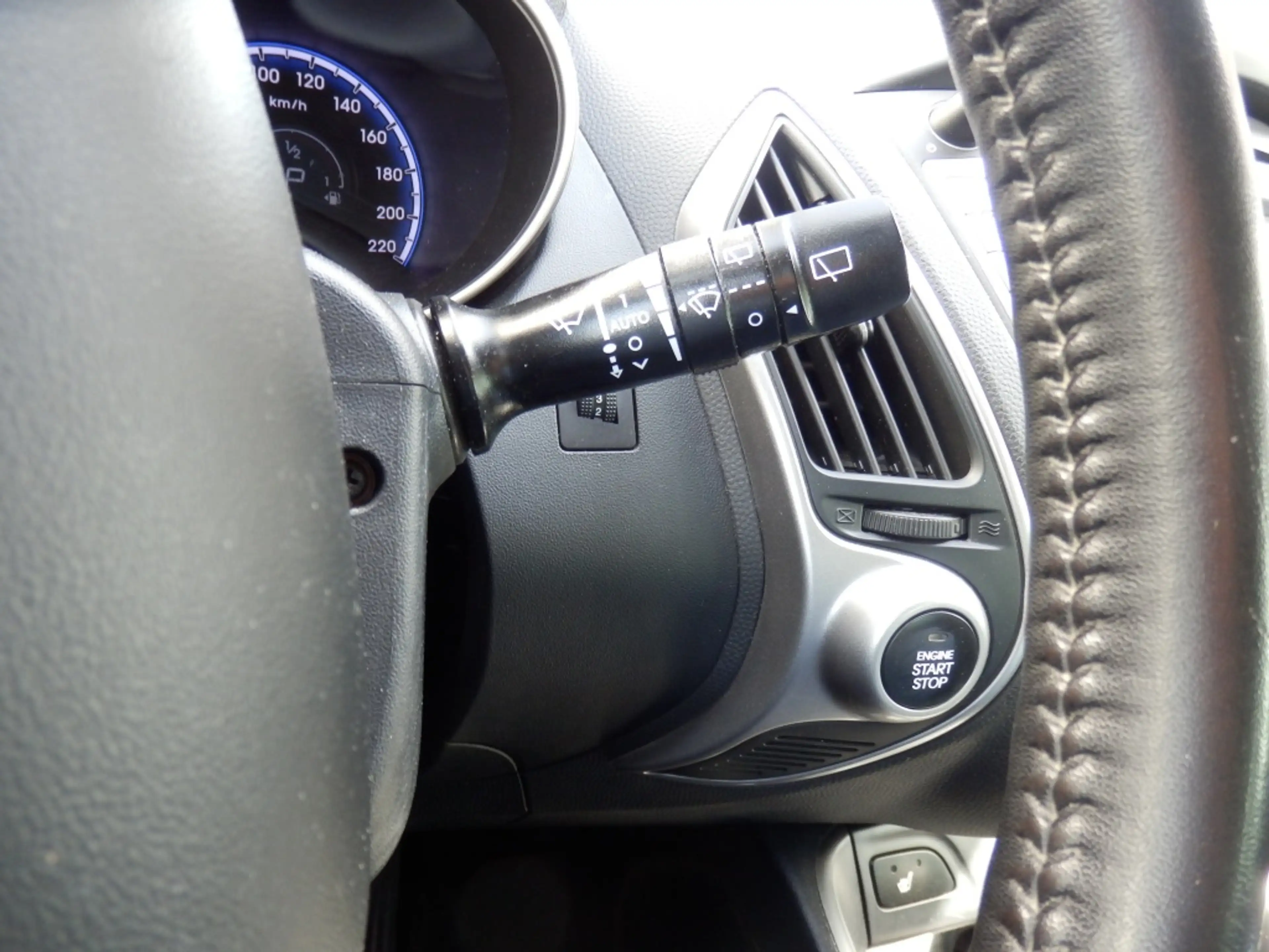 Hyundai iX35 2.0i 4WD i-Catcher — photo 14
