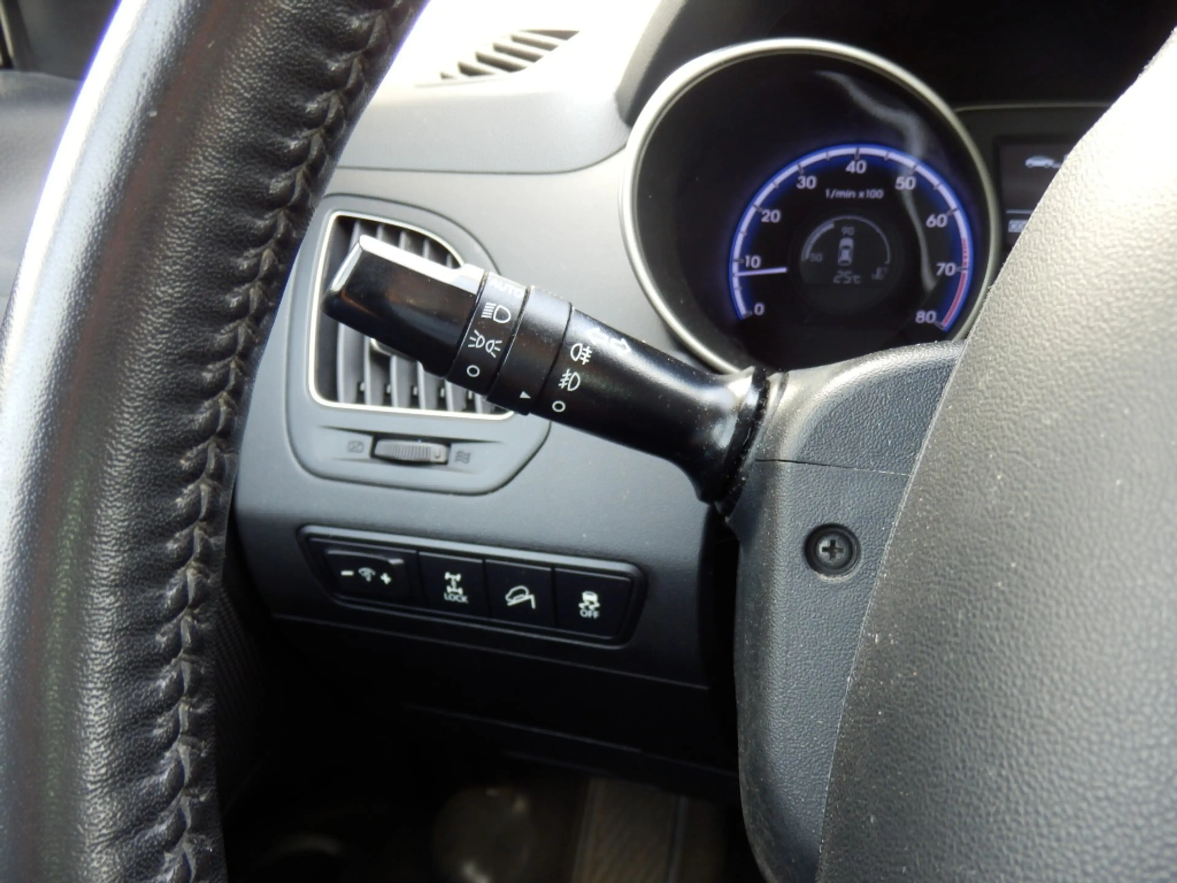 Hyundai iX35 2.0i 4WD i-Catcher — photo 13