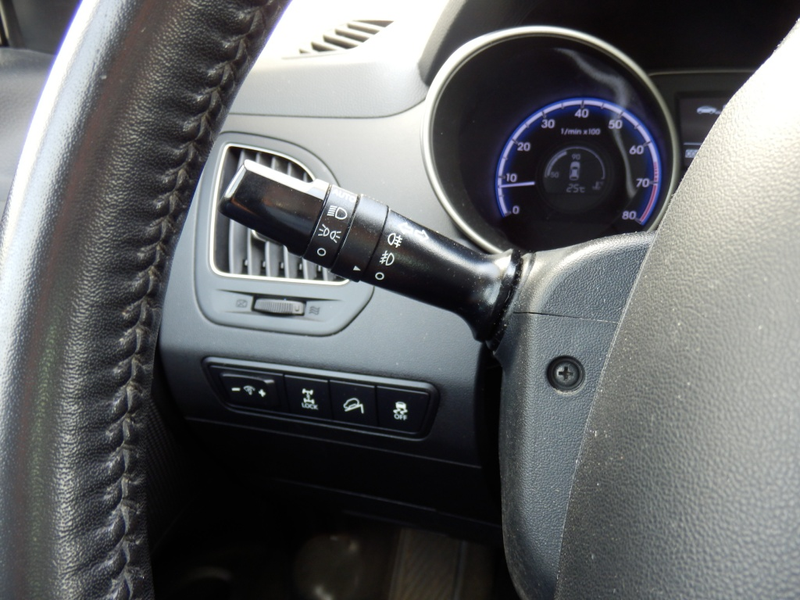 Hyundai iX35 2.0i 4WD i-Catcher — photo 13