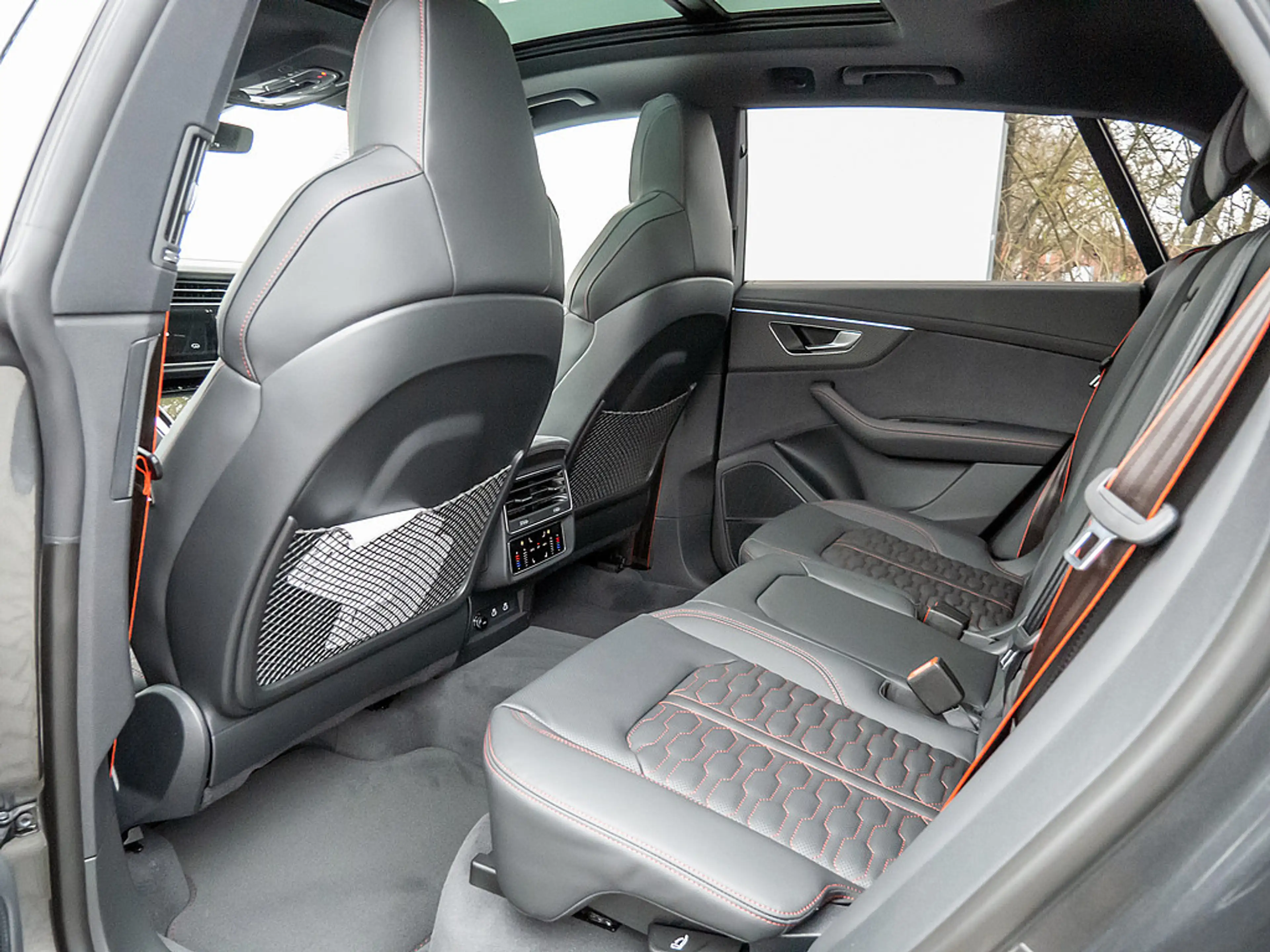 Audi RS Q8 SUV performance LASER PANO AHK STANDHZ — photo 7