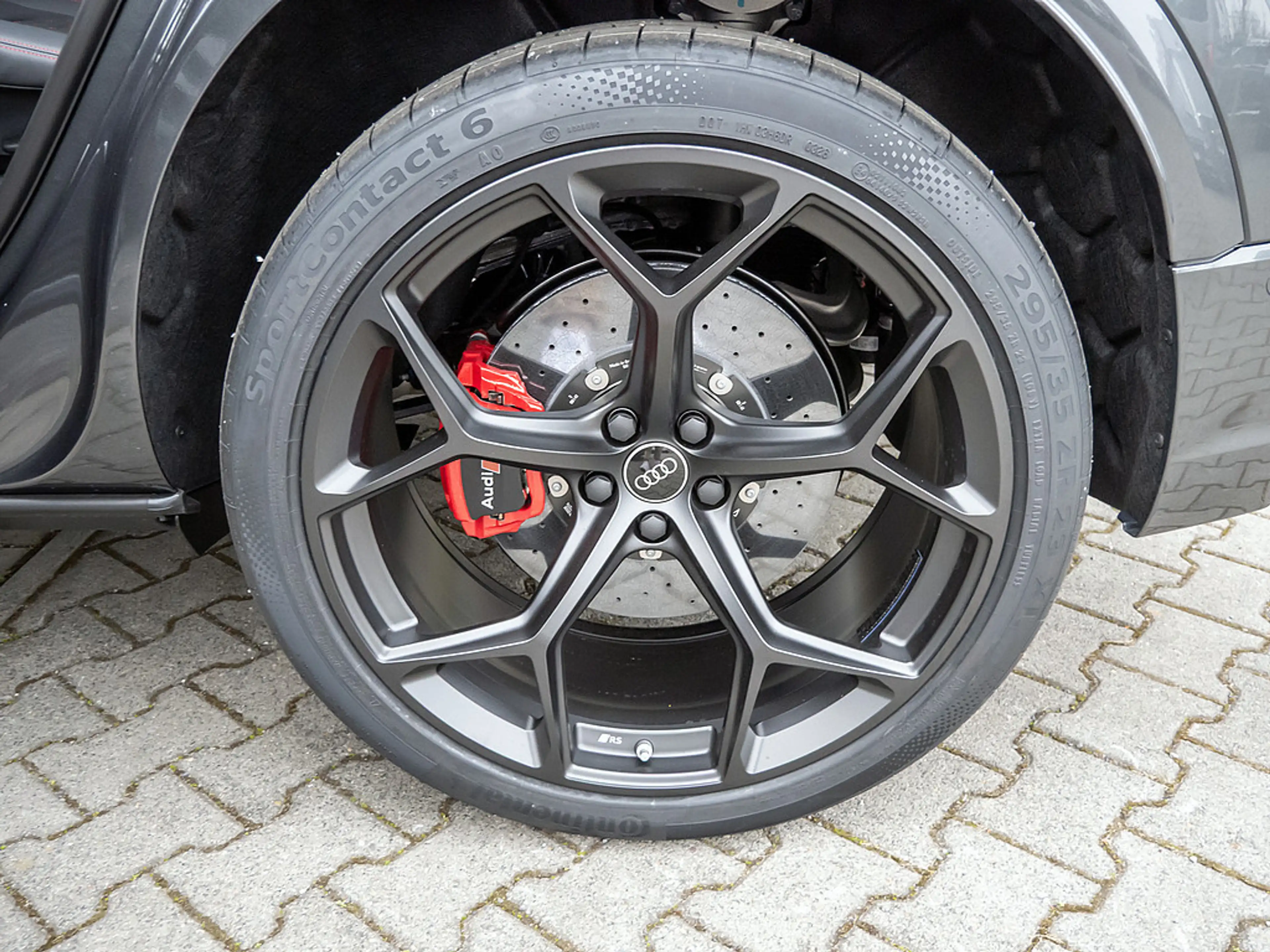 Audi RS Q8 SUV performance LASER PANO AHK STANDHZ — photo 8