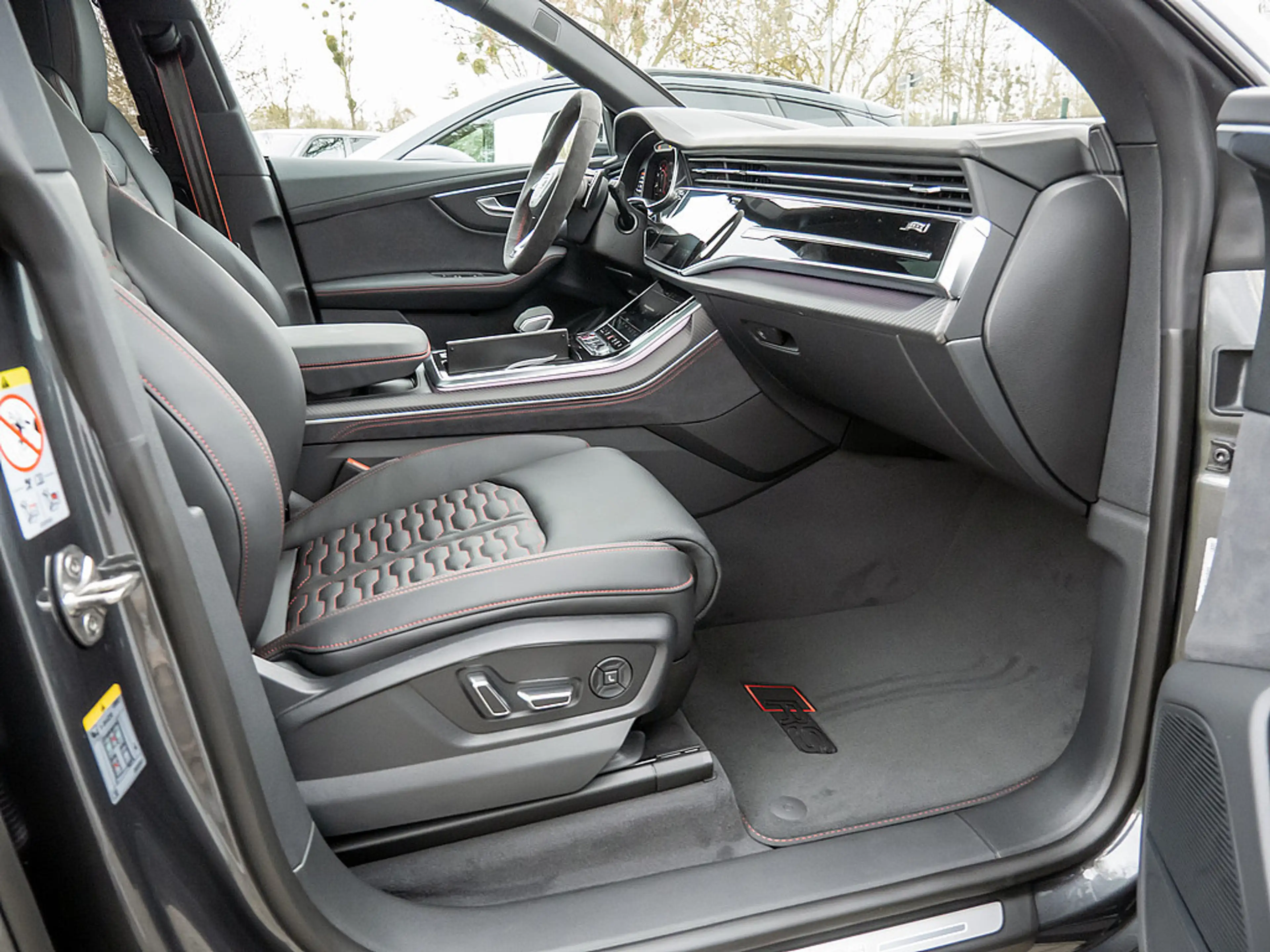 Audi RS Q8 SUV performance LASER PANO AHK STANDHZ — photo 3