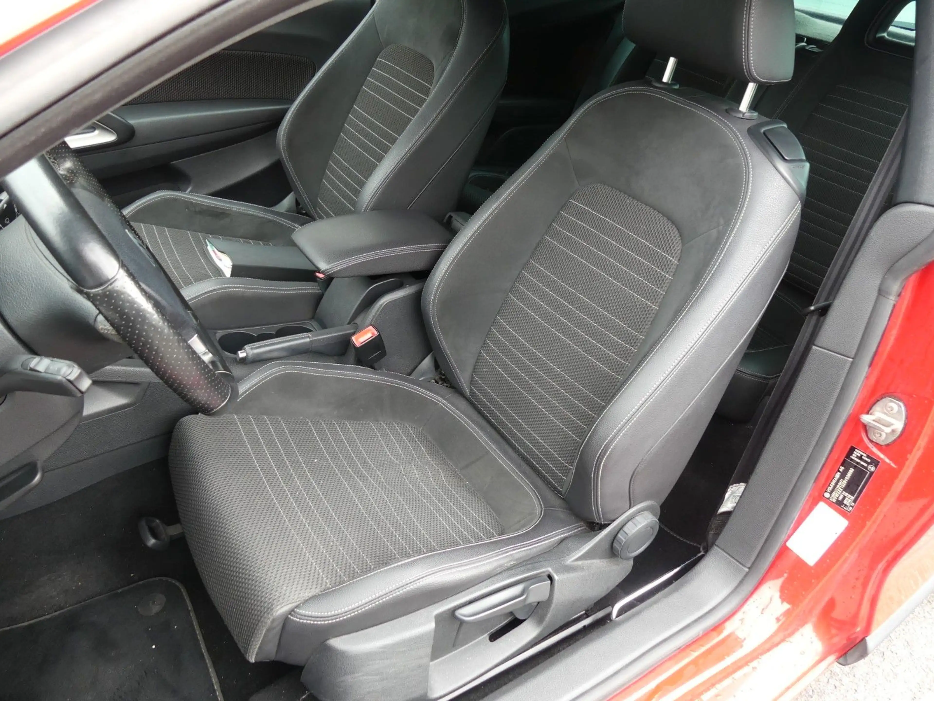 Volkswagen Scirocco 1.4 TSI — photo 9