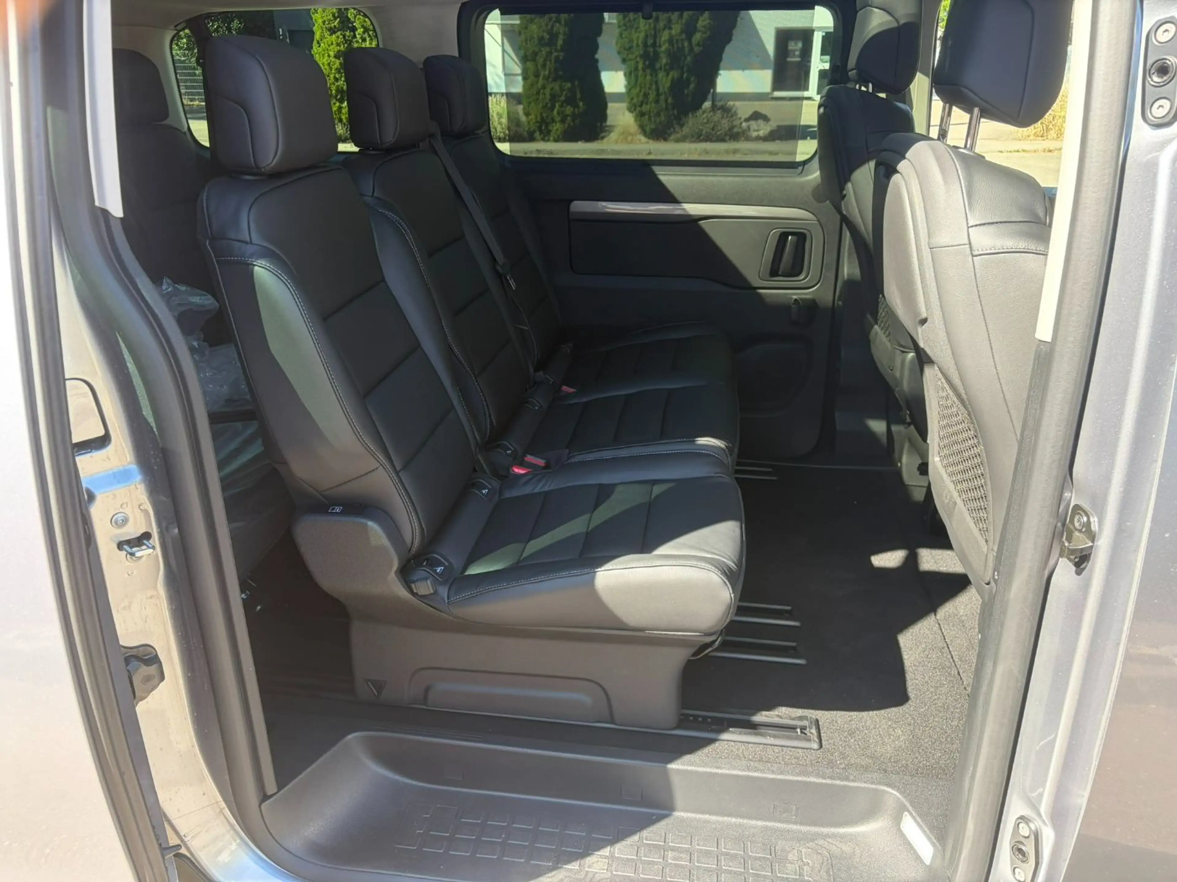 Peugeot Traveller Allure L2 AHK/HUD/Kam./KeyLess/LED/PDC — photo 15
