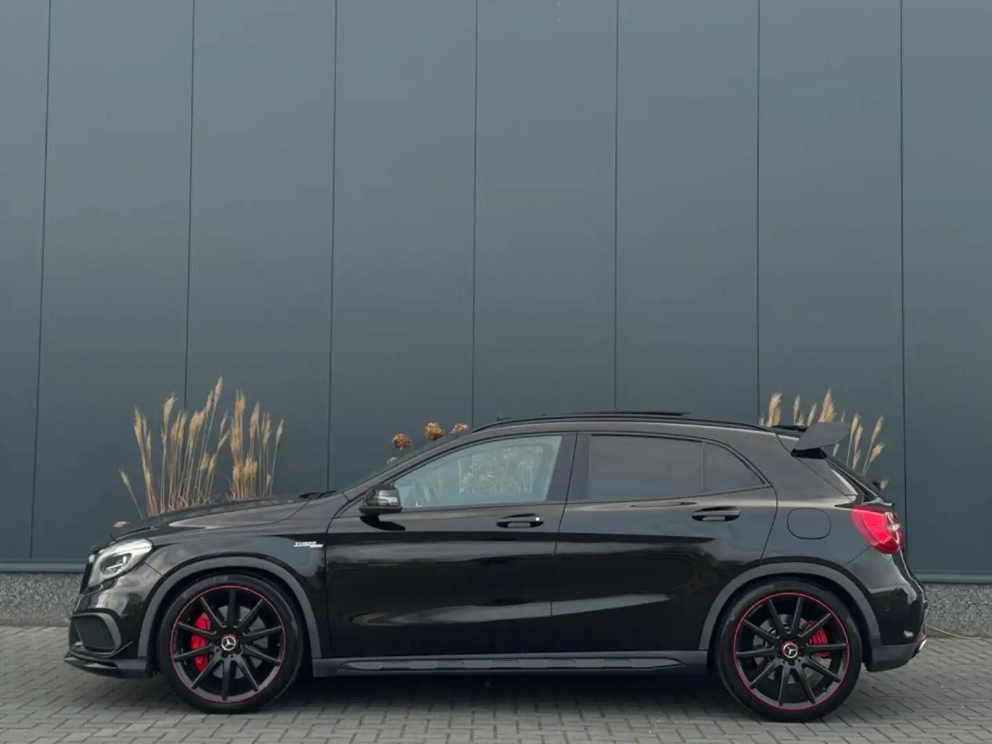 Mercedes-Benz GLA 45 AMG 4MATIC FULL SCHAALSTOELEN PANO NAVI LEDER Noir - 2