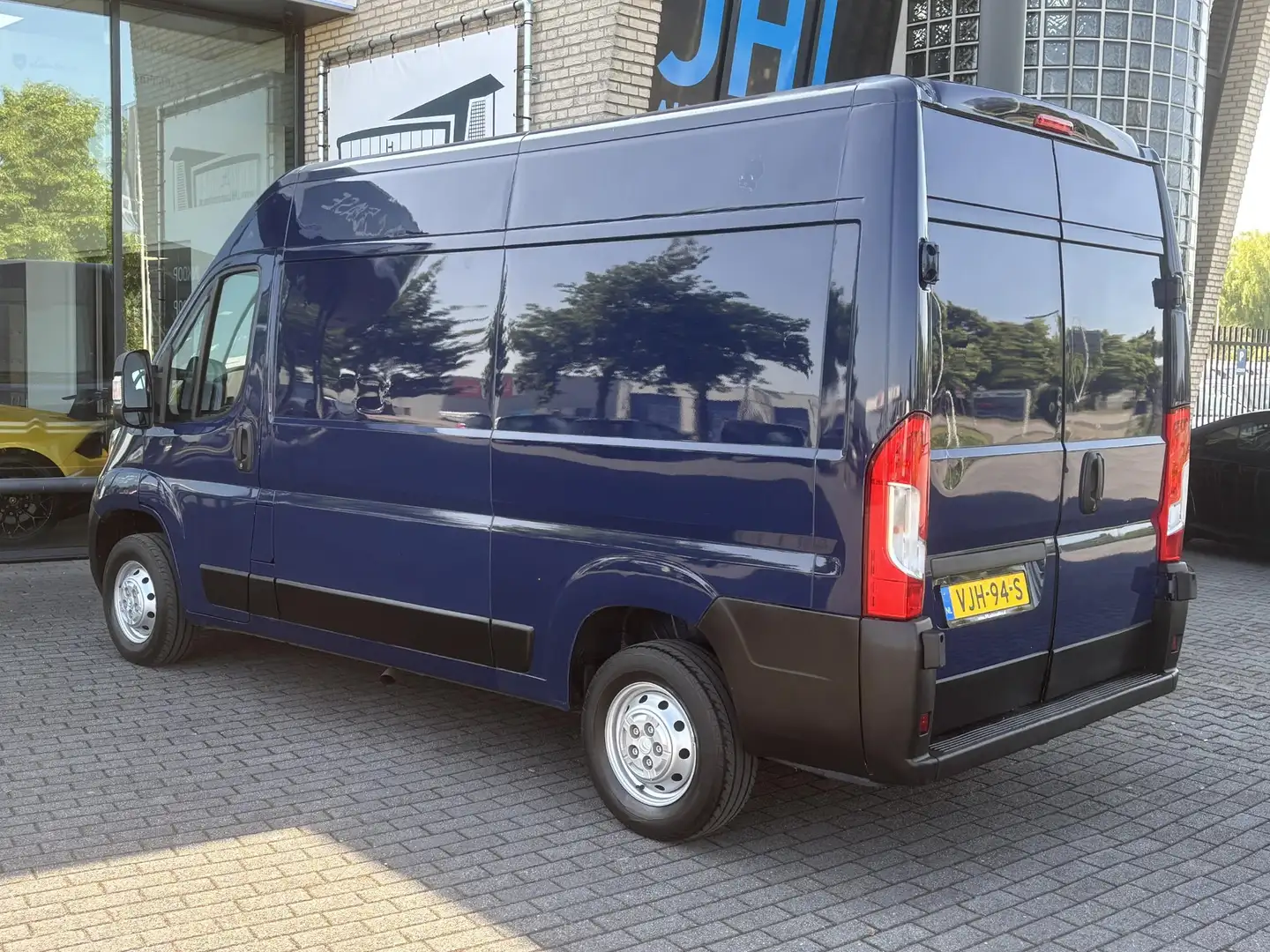 Citroen Jumper 30 2.2 BlueHDi 140 L2H2*A/C*3P Blauw - 2