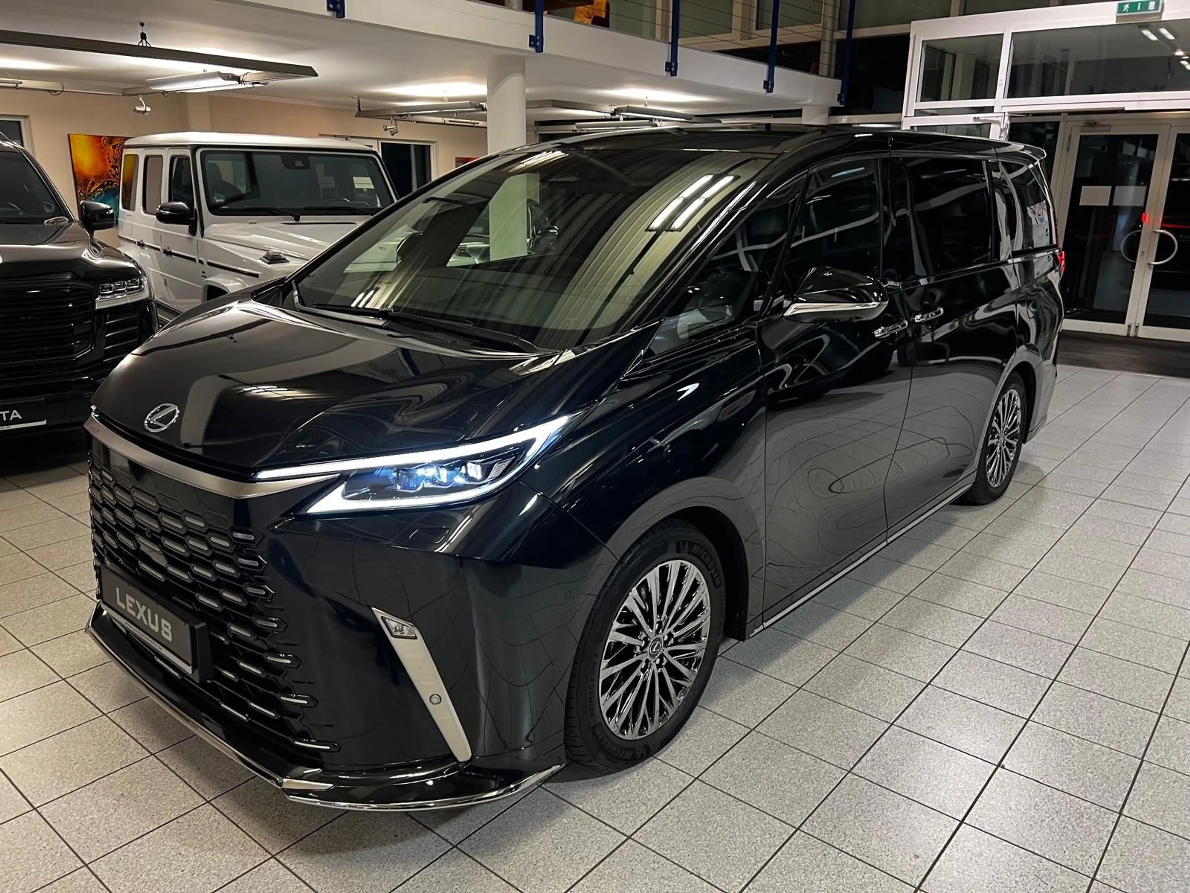 Lexus LM 350h LUXURY-4-SEATS-MASSAGE-108.390- — photo 4