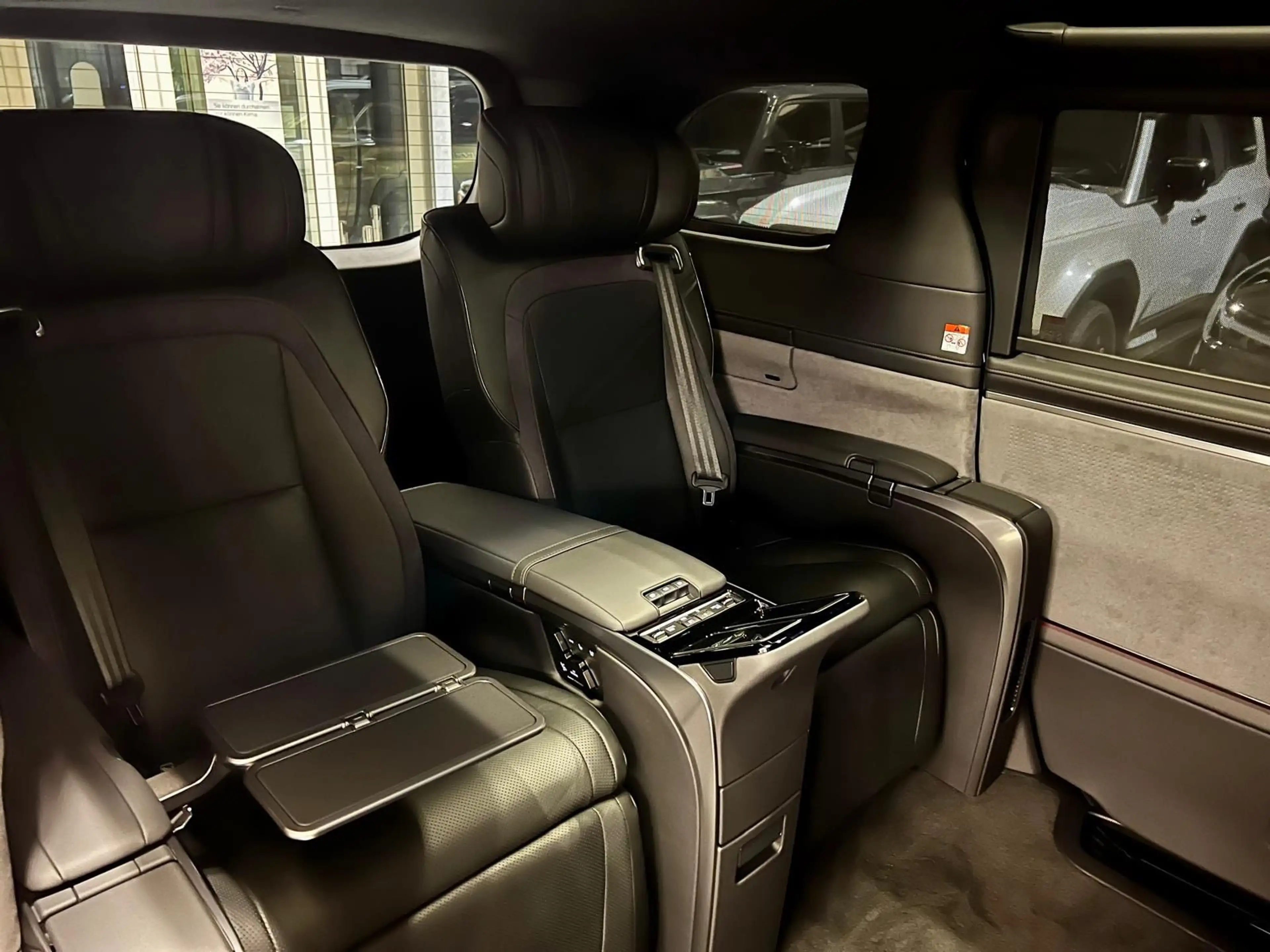 Lexus LM 350h LUXURY-4-SEATS-MASSAGE-108.390- — photo 2