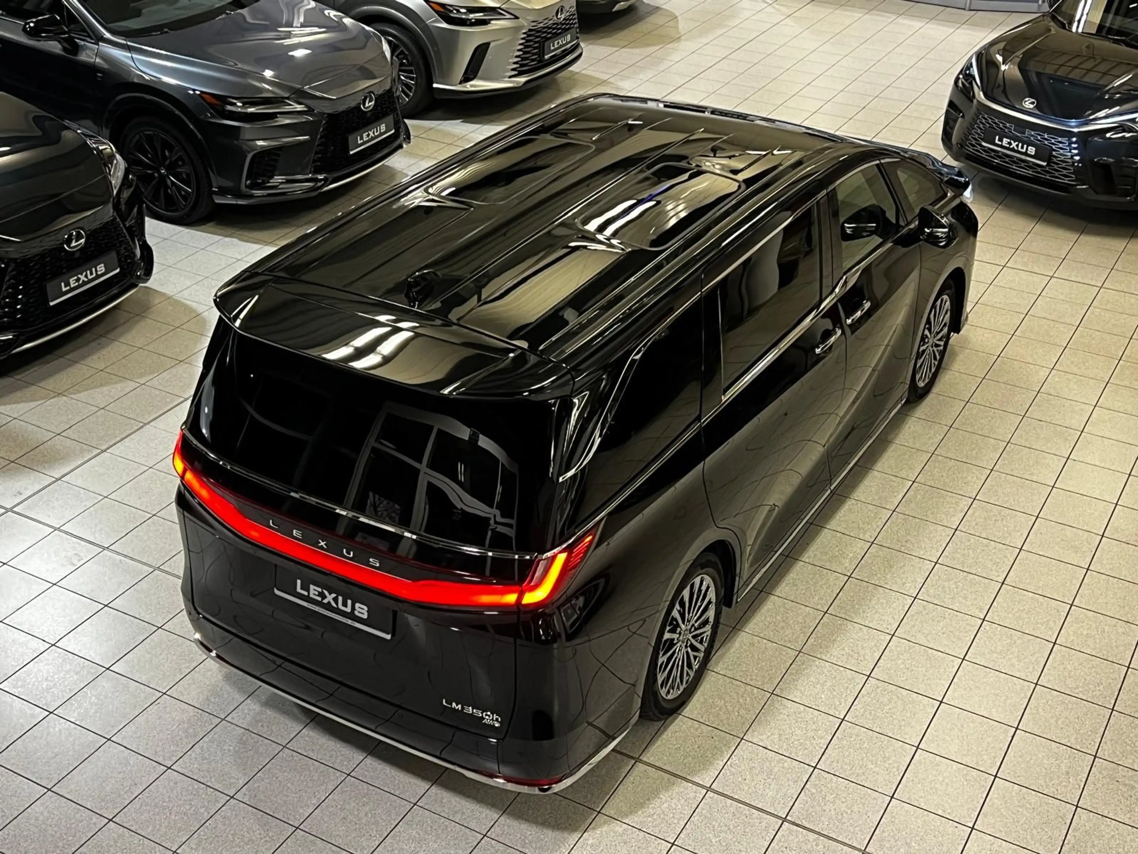 Lexus LM 350h LUXURY-4-SEATS-MASSAGE-108.390- — photo 9