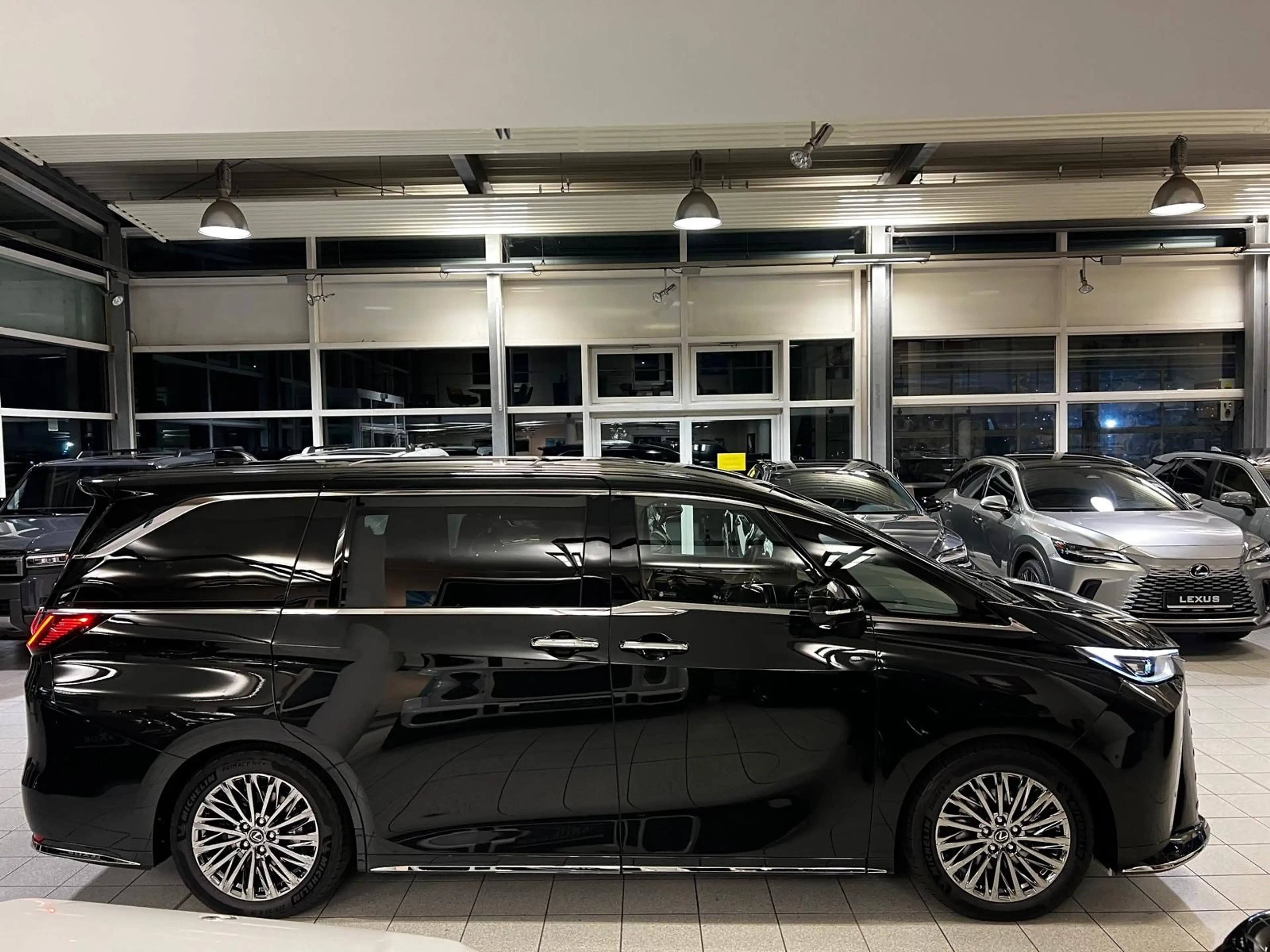 Lexus LM 350h LUXURY-4-SEATS-MASSAGE-108.390- — photo 8