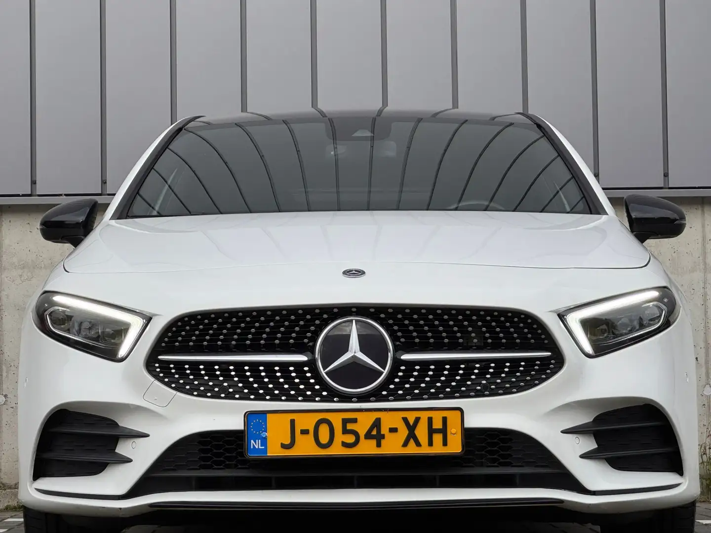 Mercedes-Benz A 200 163PK Automaat AMG Night Sfeer 19'' Camera Wit - 2