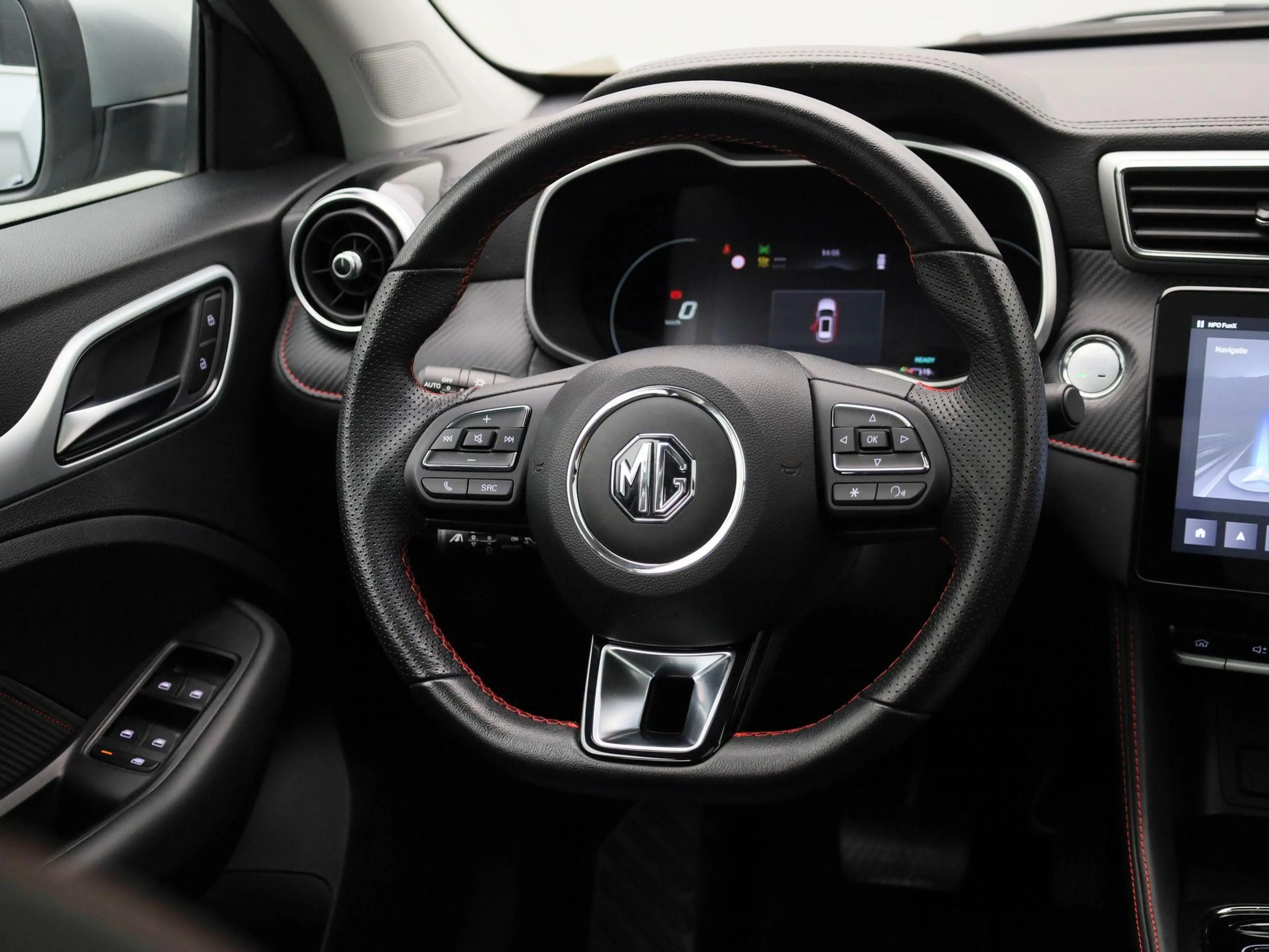 MG ZS EV Long Range Luxury 70 kWh — photo 10