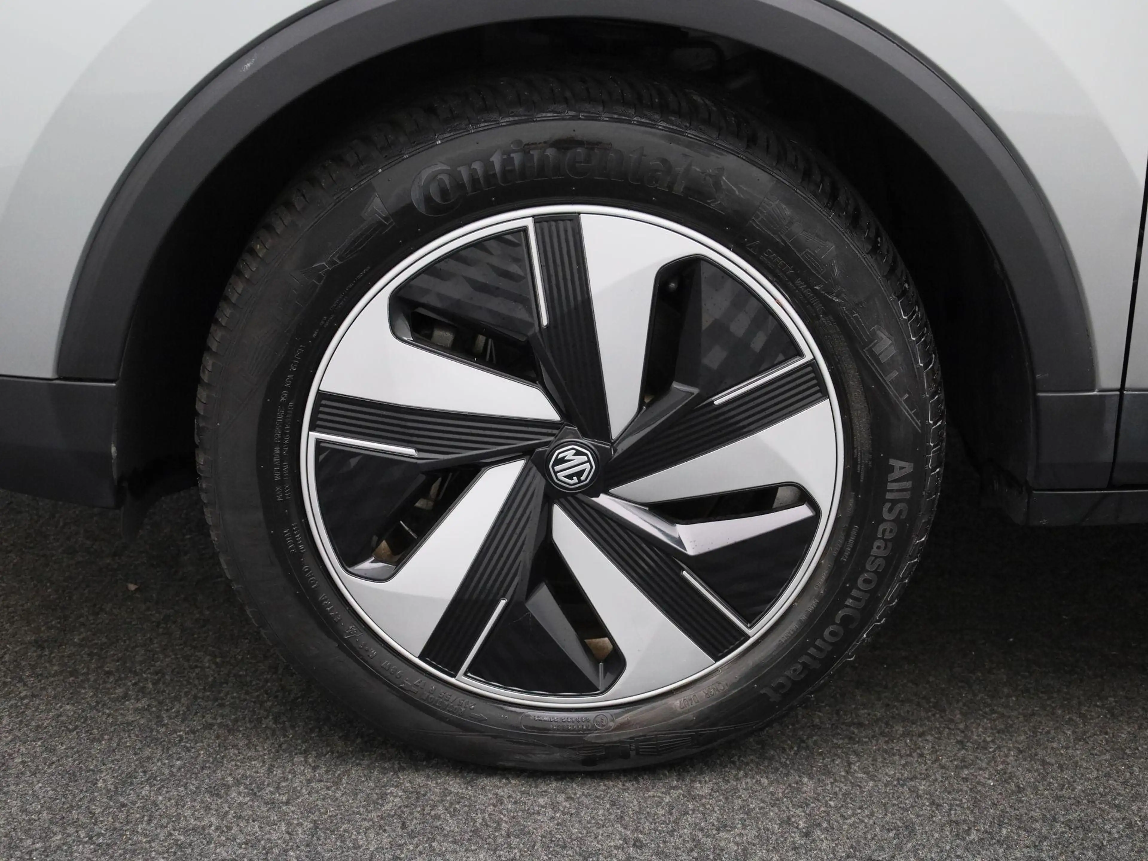 MG ZS EV Long Range Luxury 70 kWh — photo 14