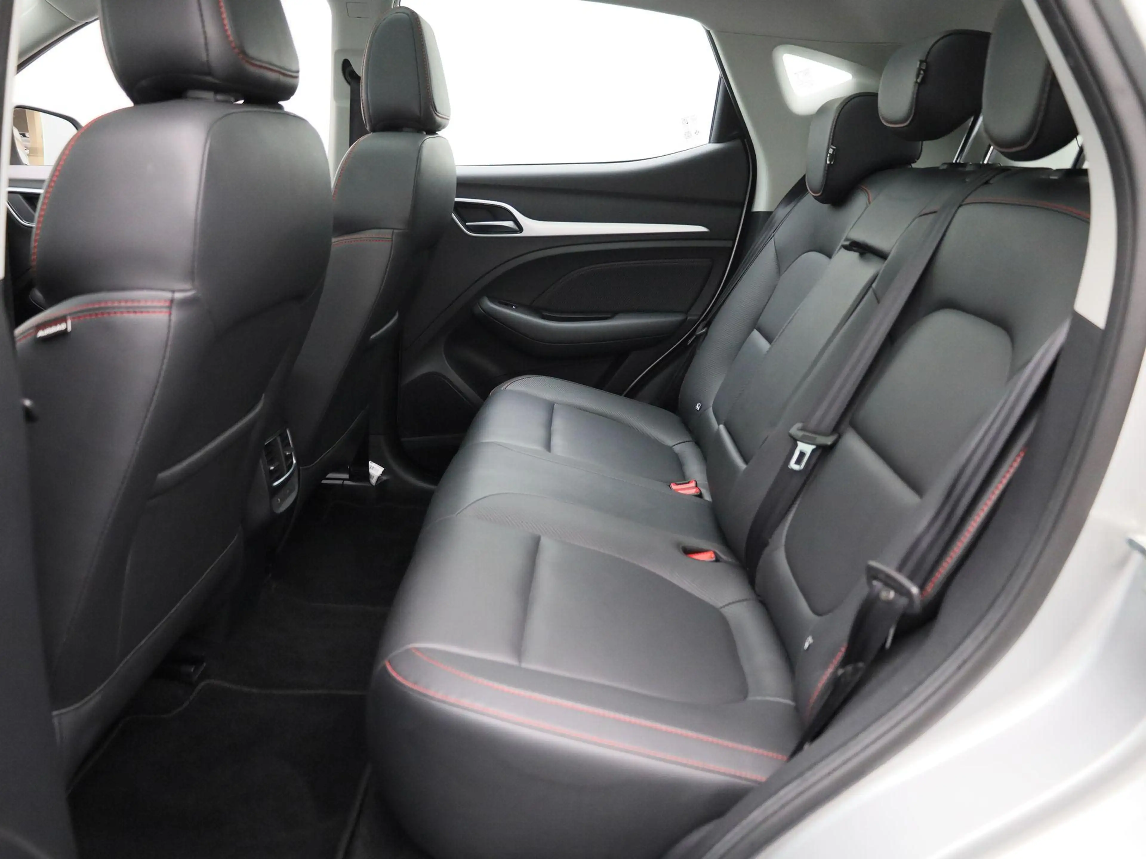 MG ZS EV Long Range Luxury 70 kWh — photo 12