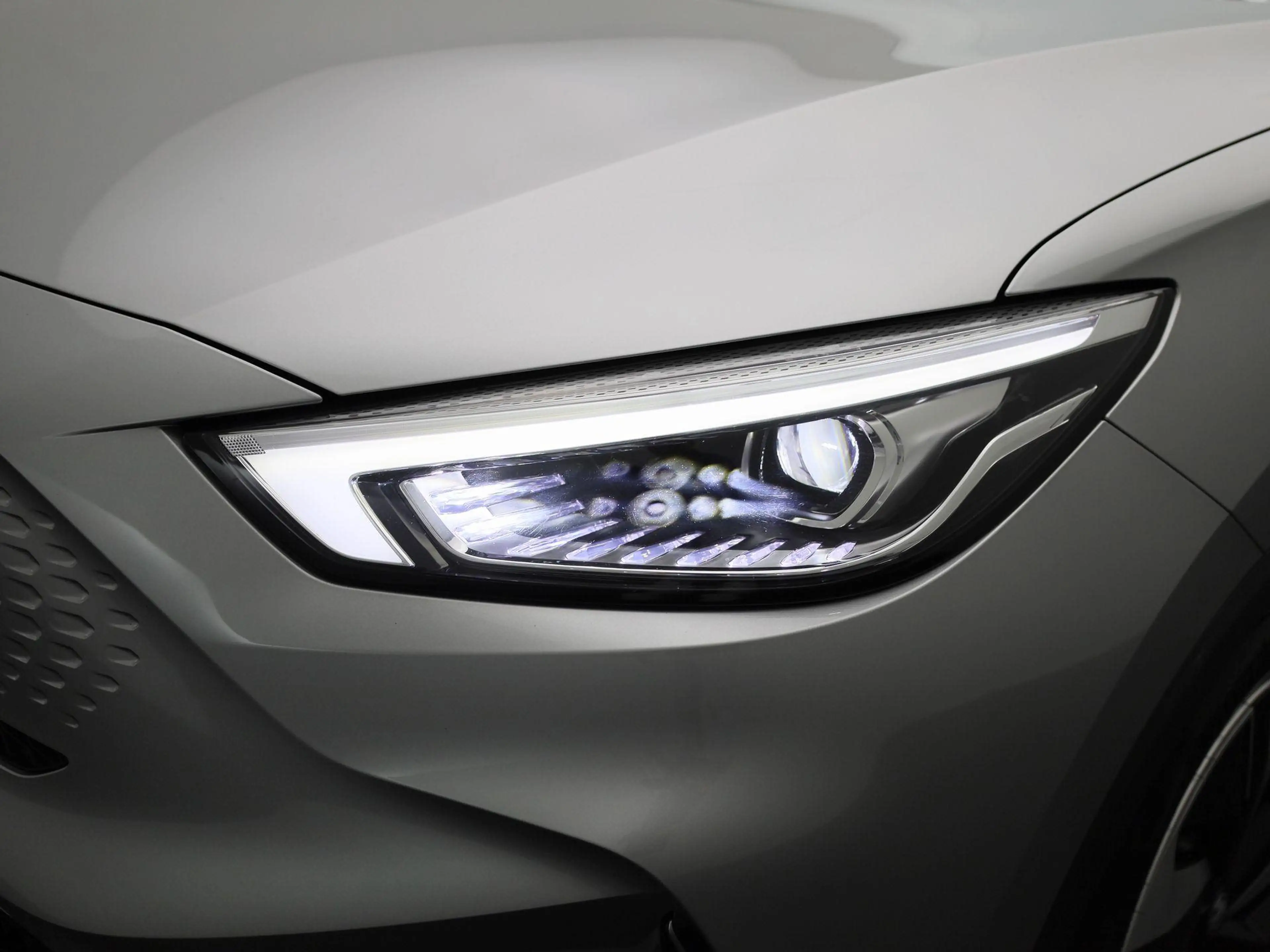 MG ZS EV Long Range Luxury 70 kWh — photo 15