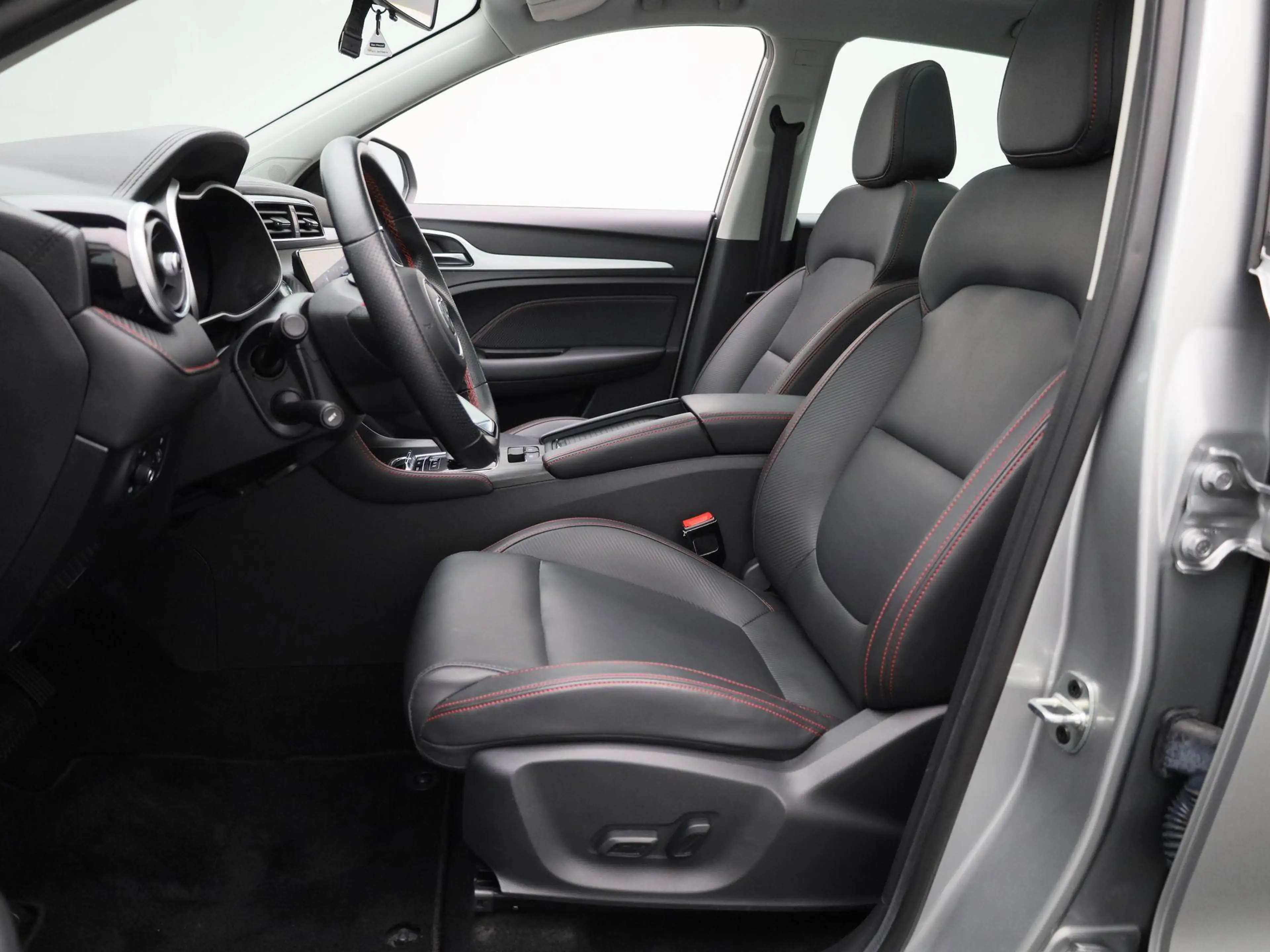 MG ZS EV Long Range Luxury 70 kWh — photo 11
