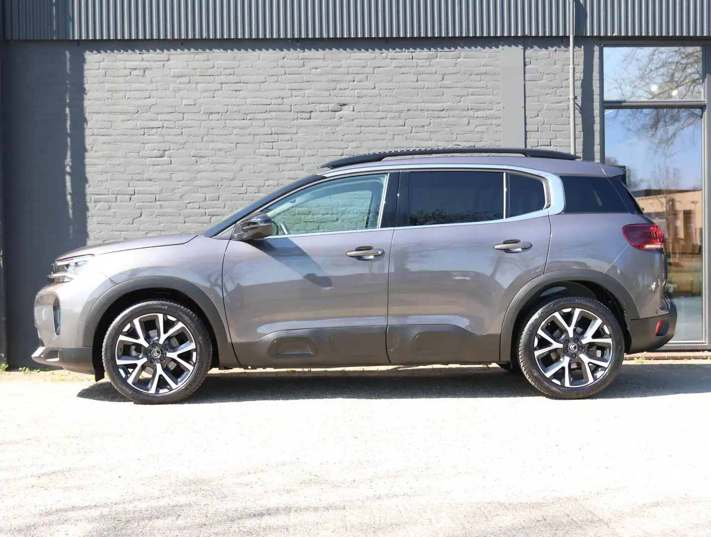 Citroen C5 Aircross 1.2 130PK Shine | Panoramadak | Lederen Bekleding Grijs - 2