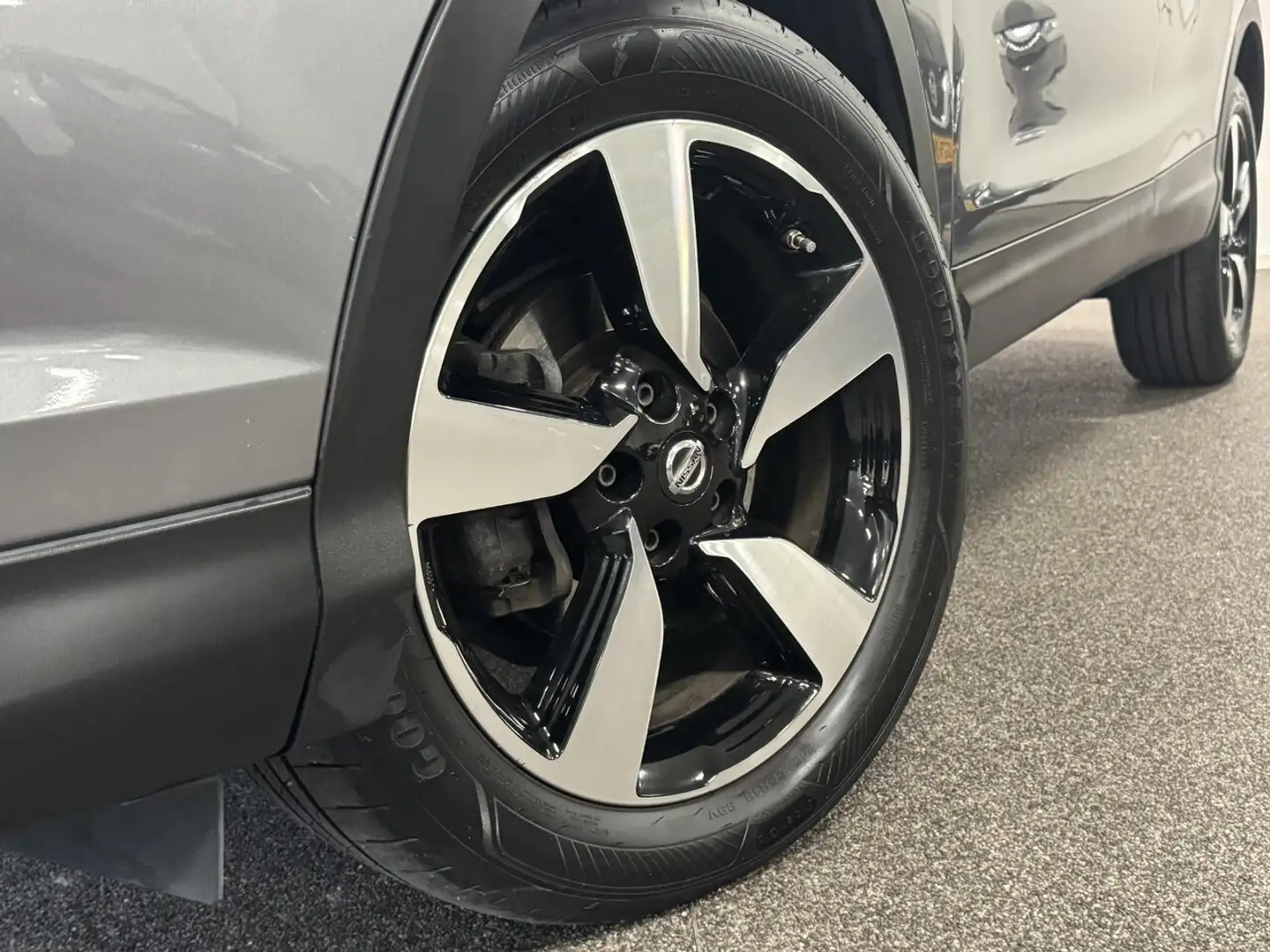Nissan Qashqai 1.2 TEKNA NAVIGATIE/CAMERA, PANORAMA, ECC AIRCO, Gris - 2