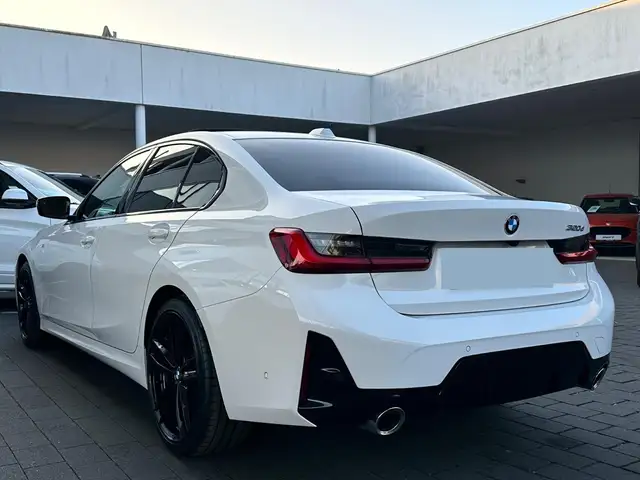 BMW 3 Series view 14