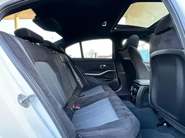 BMW 3 Series view 12