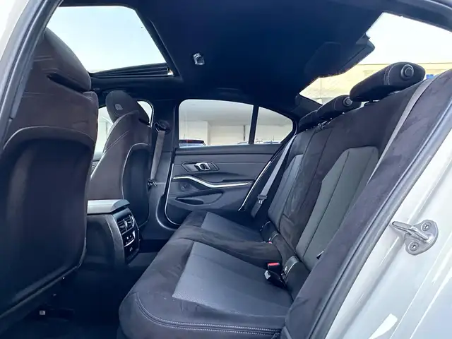 BMW 3 Series view 11