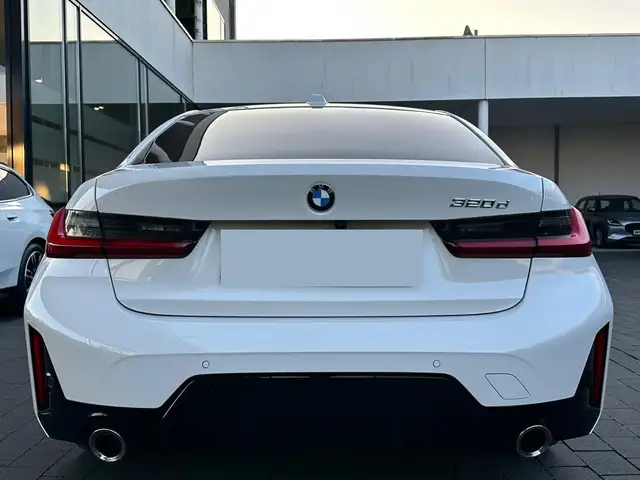 BMW 3 Series view 13