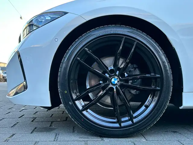 BMW 3 Series view 6