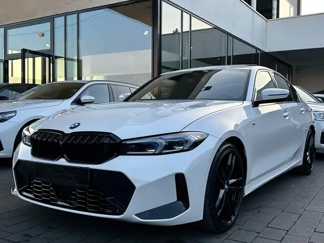 BMW 3 Series view 4