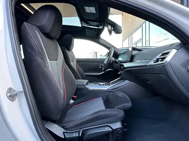 BMW 3 Series view 10