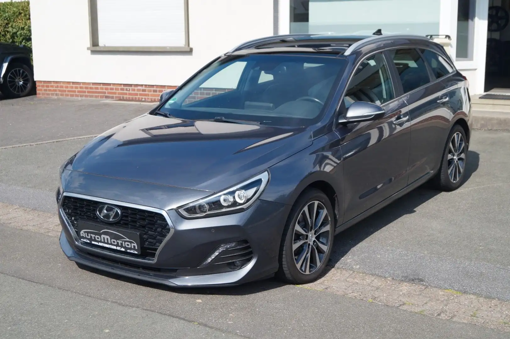 Hyundai i30 cw Premium*LED*Navi*T.-Leder*RFK*F1*Panorama Grijs - 1