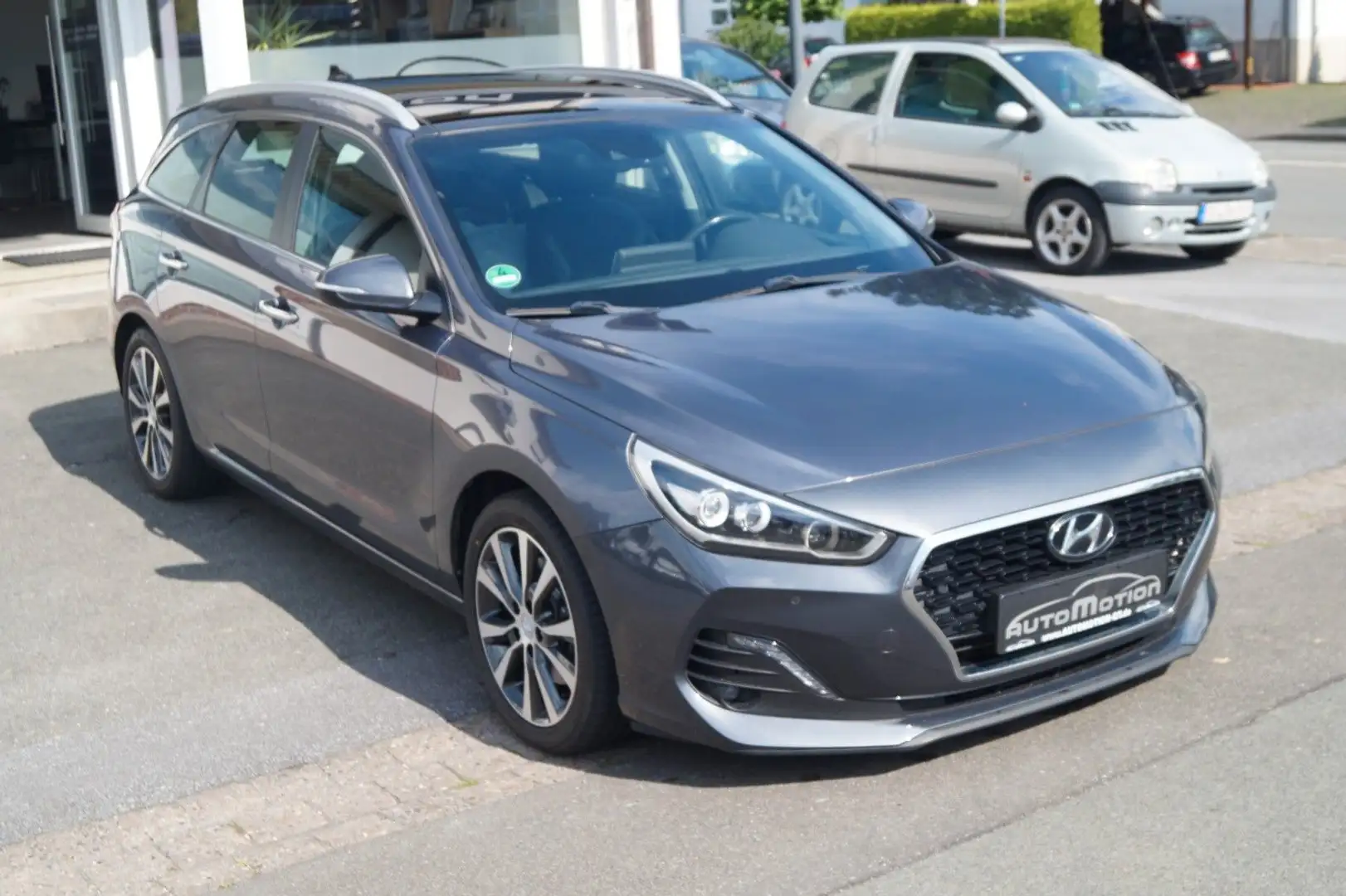 Hyundai i30 cw Premium*LED*Navi*T.-Leder*RFK*F1*Panorama Grijs - 2