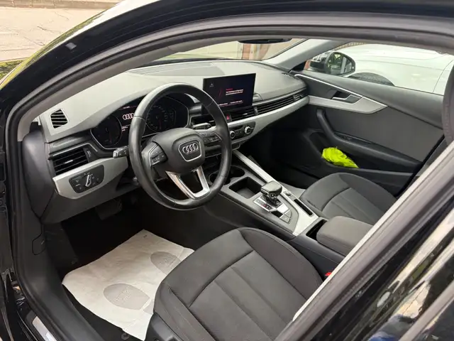 Audi A4 view 8